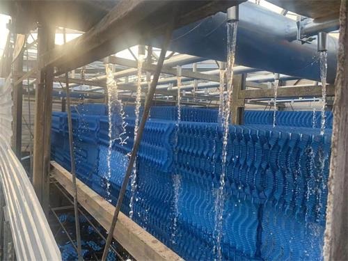 玻璃鋼冷卻塔的制冷效率高及所占空間范圍小,玻璃鋼冷卻塔制作流程